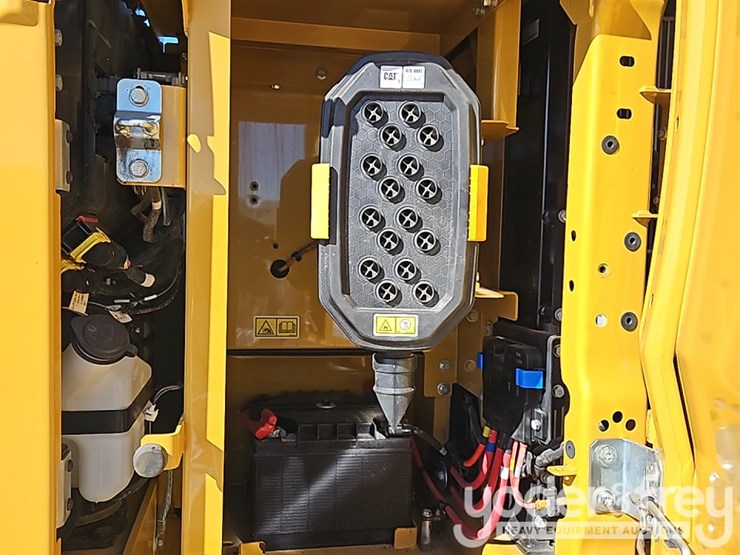 2021-caterpillar-320gc-image-30