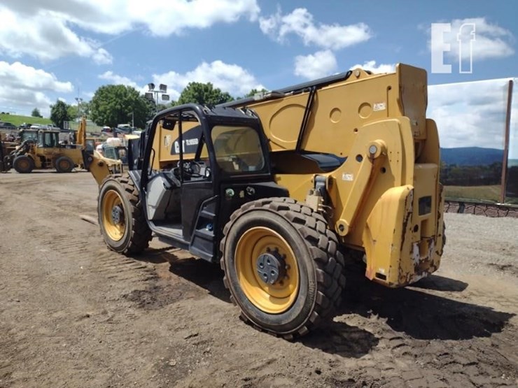 2017-caterpillar-tl1055d-image-30