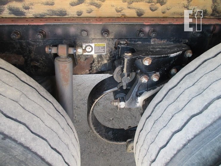 2008-peterbilt-365-image-17