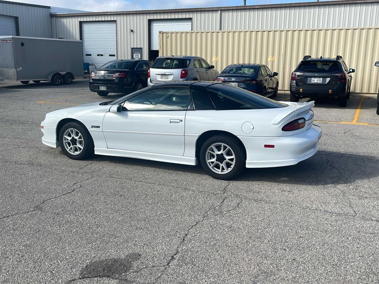 #6877-•-2000-chevy-camaro-z28-(has-wi-title)-(neenah,-wi)-image-4