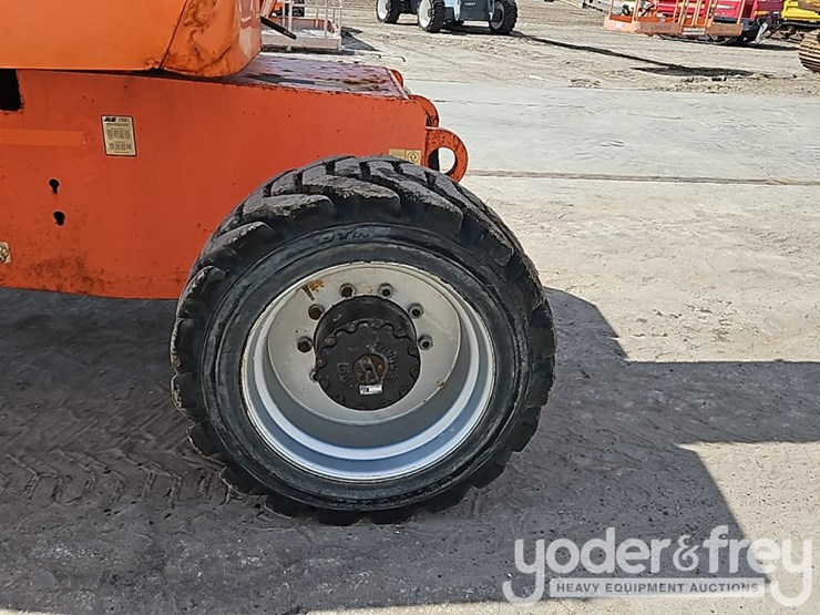 2015-jlg-800s-image-8