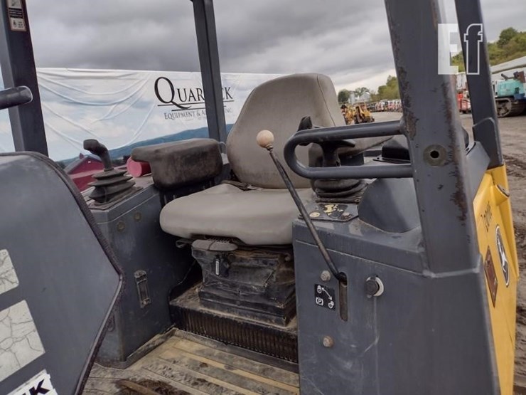 2005-deere-450j-lgp-image-12