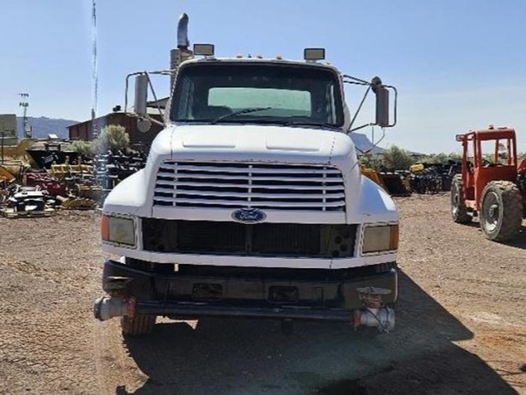 1994-ford-9000-image-3