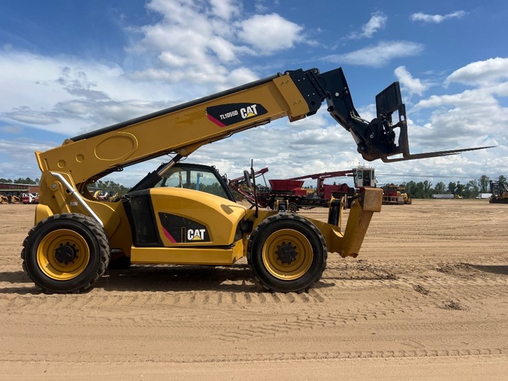 2018-caterpillar-tl1055d-image-5