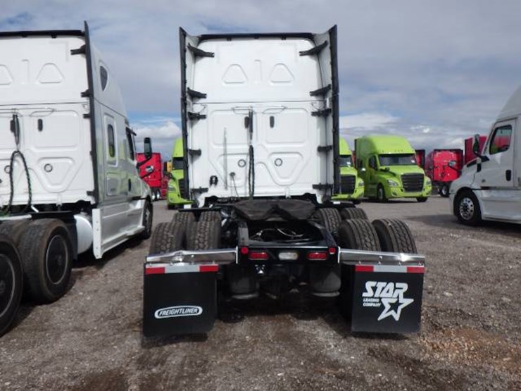 2024-freightliner-cascadia-126-image-7