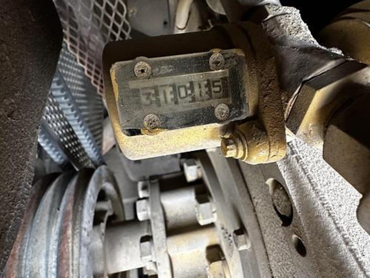 caterpillar-d379-image-3