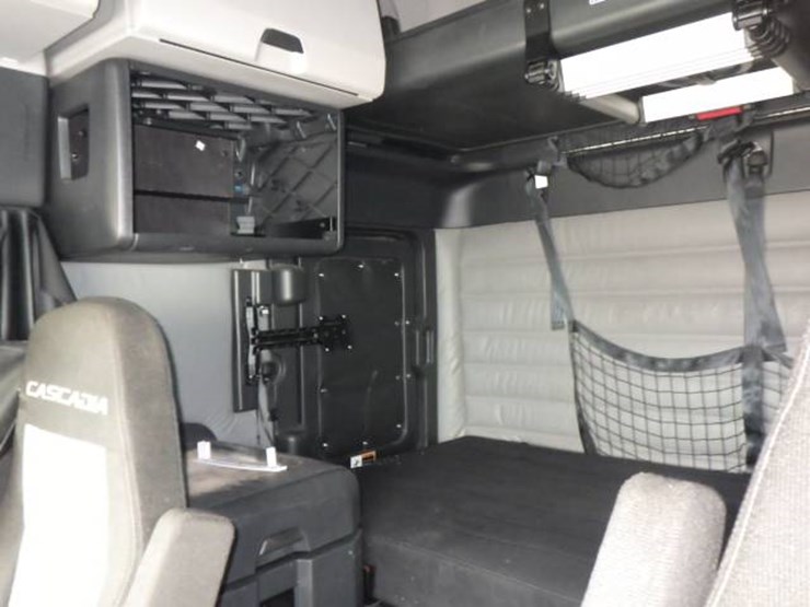 2024-freightliner-cascadia-126-image-13