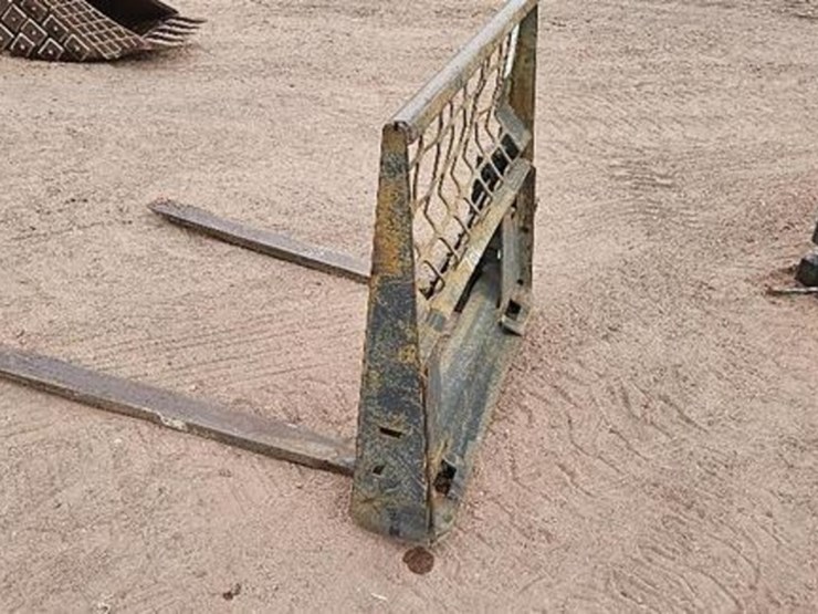 48"-skid-steer-fork-image-3