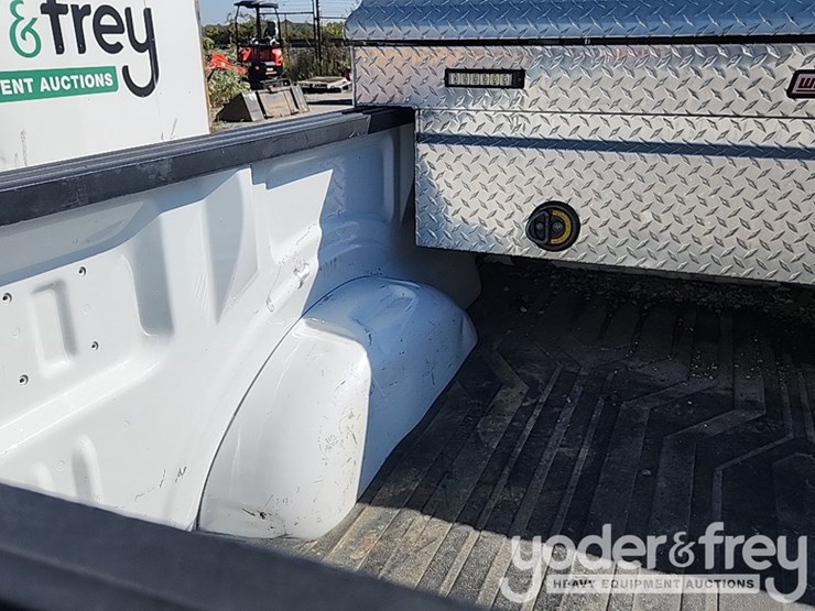 2017-ford-f150-image-13