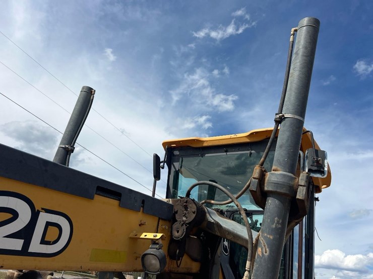 2008-deere-672d-image-16