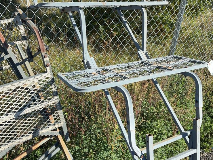 2-ladder-tree-stands-image-2