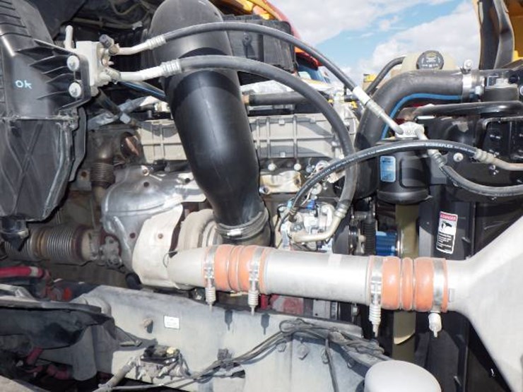 2019-freightliner-cascadia-126-image-16