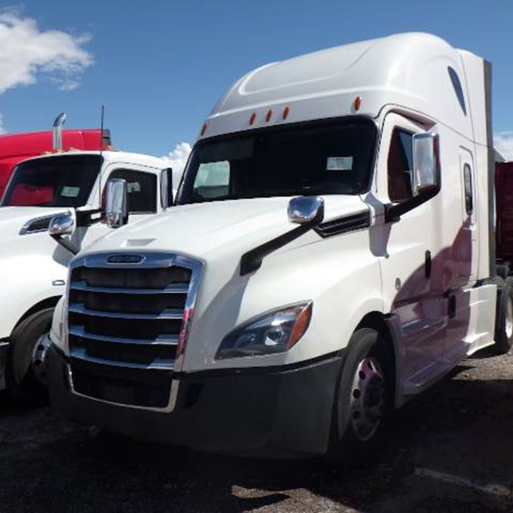 2020 FREIGHTLINER CASCADIA 126