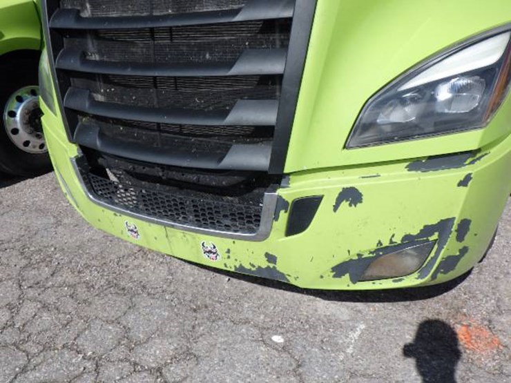 2023-freightliner-cascadia-126-image-2