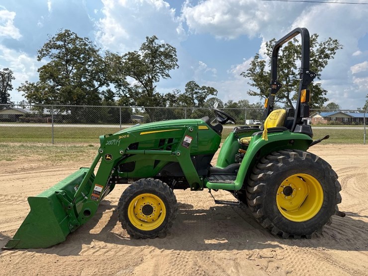 john-deere-3032e-image-1