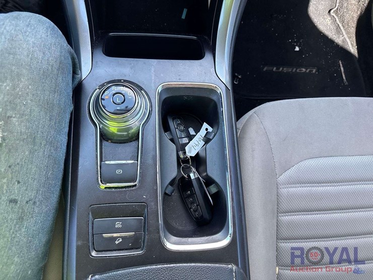 2018-ford-fusion-hybrid-sedan-image-17
