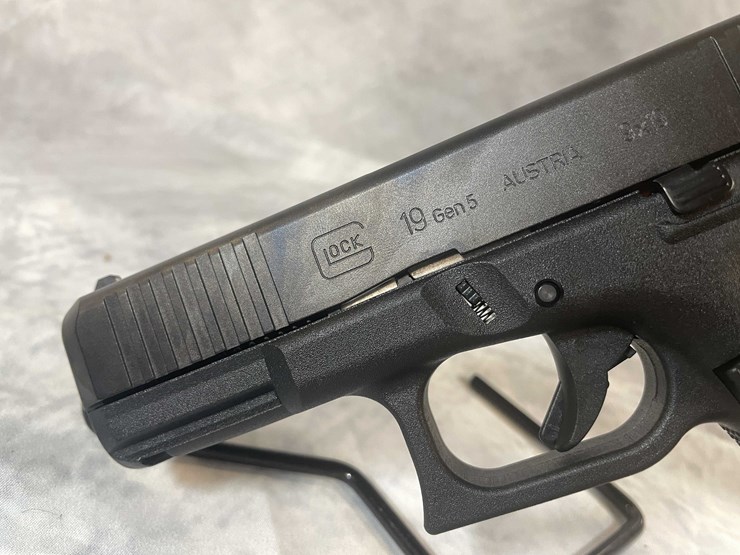 #4797-•-glock-19-gen-5-9mm-luger-pistol,-sn:-cesf248-image-18