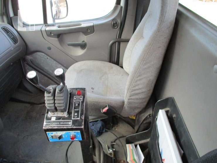 2008-freightliner-business-class-m2-106-image-9