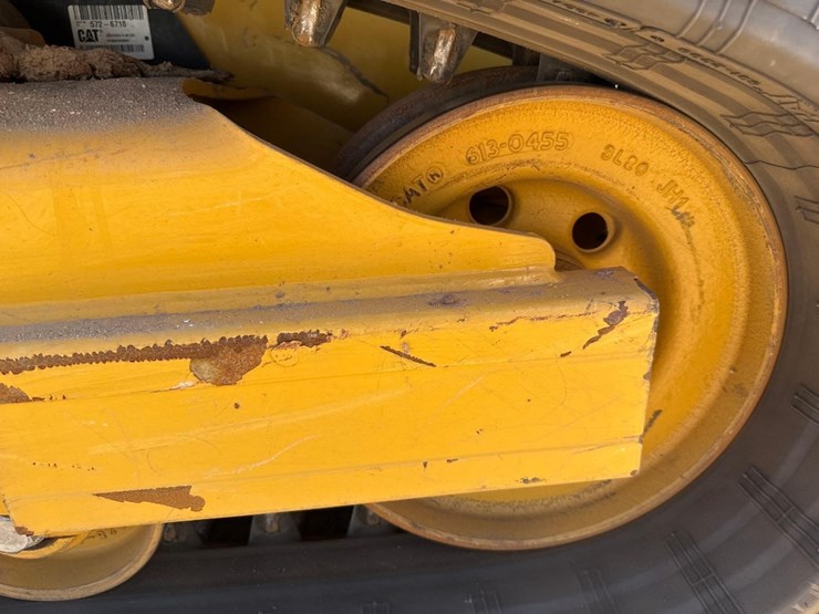 2024-caterpillar-255-skid-steer-image-14