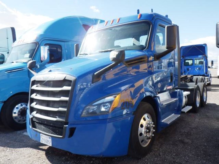 2019-freightliner-cascadia-126-image-1