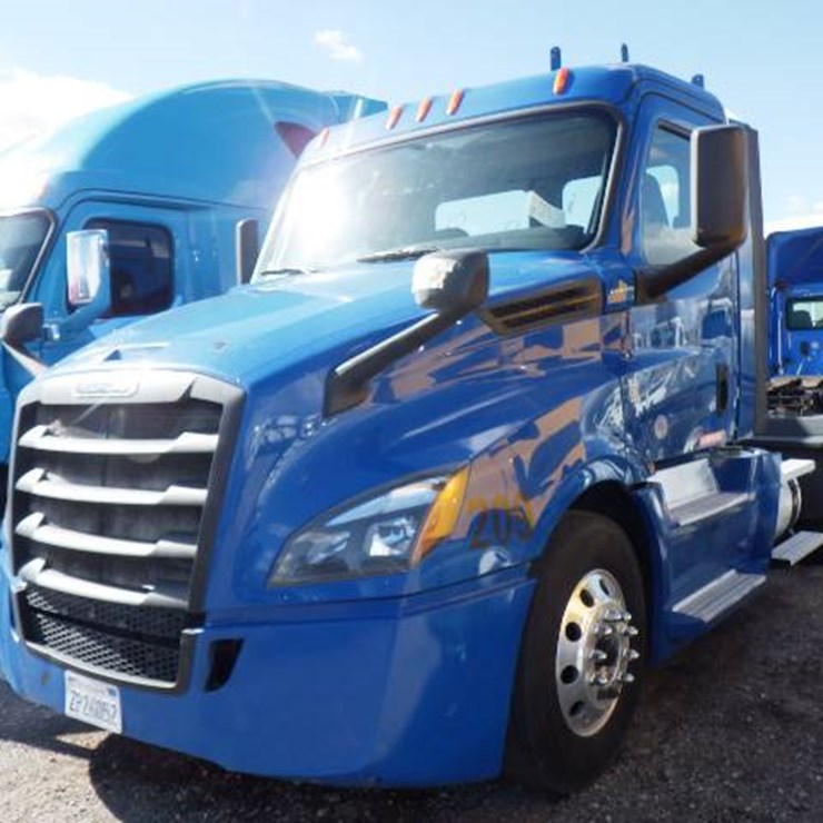 2019 FREIGHTLINER CASCADIA 126
