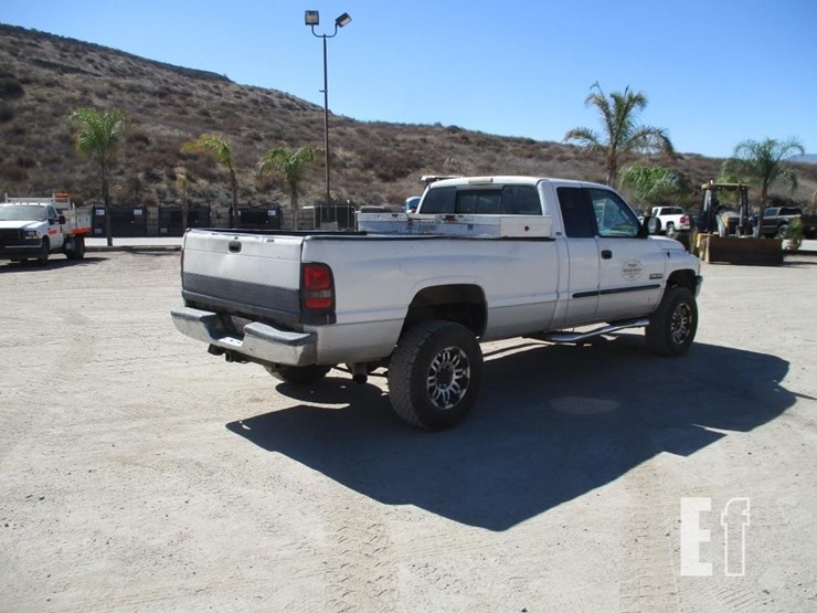 2002-dodge-2500-image-3