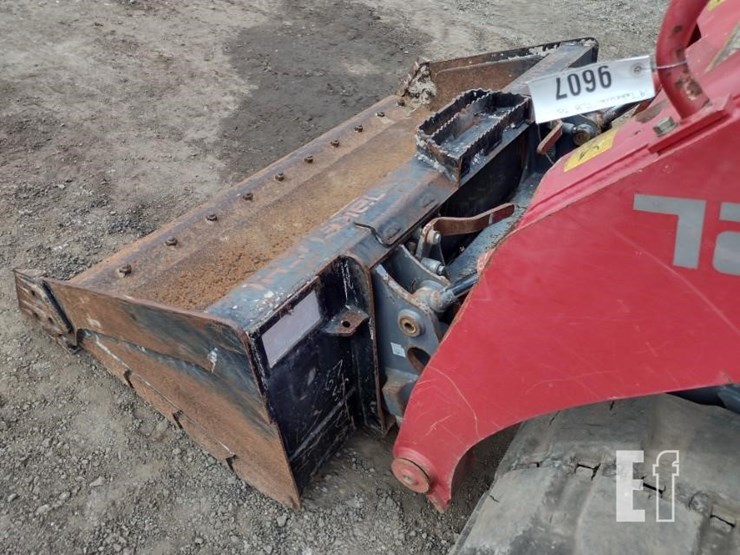 2019-takeuchi-tl8-image-16