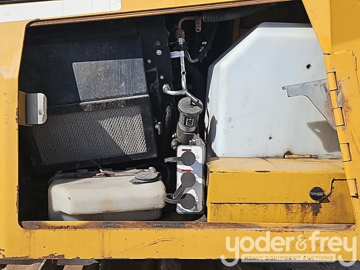 2014-caterpillar-d6k2-lgp-image-23