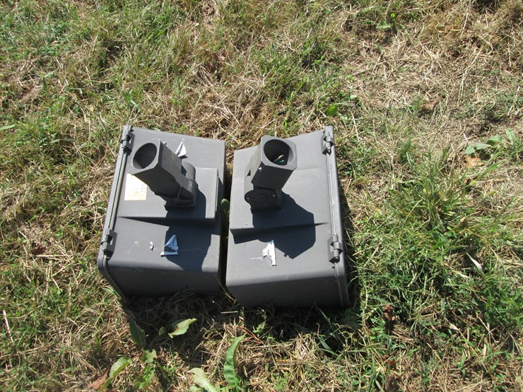 #29470-•-lot-of-(2)-600v/1500w-lights-image-1