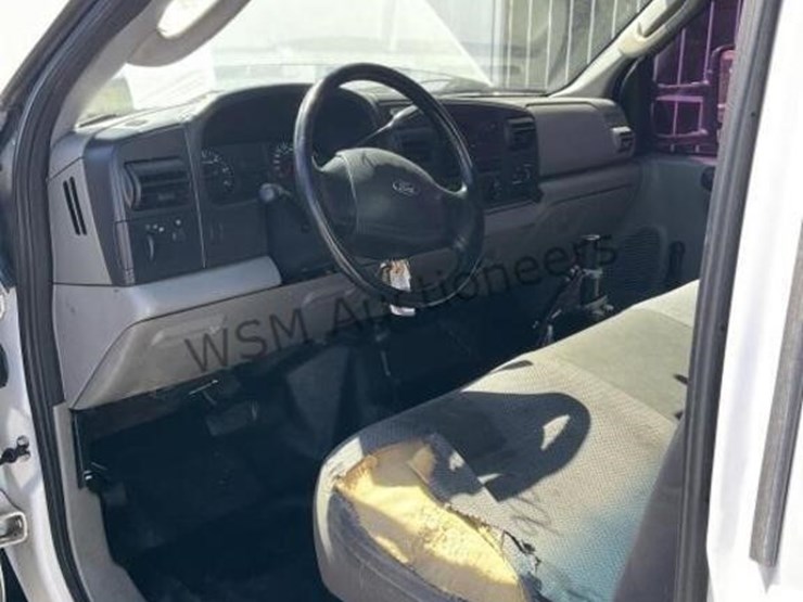 2006-ford-f450-image-26