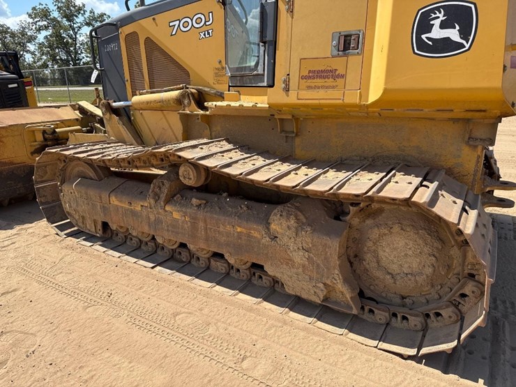 2007-deere-700j-xlt-image-9
