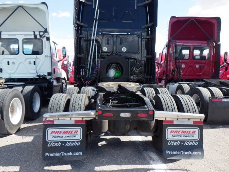 2019-freightliner-cascadia-126-image-8