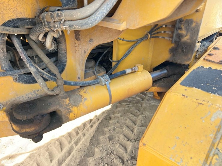 2008-deere-672d-image-19