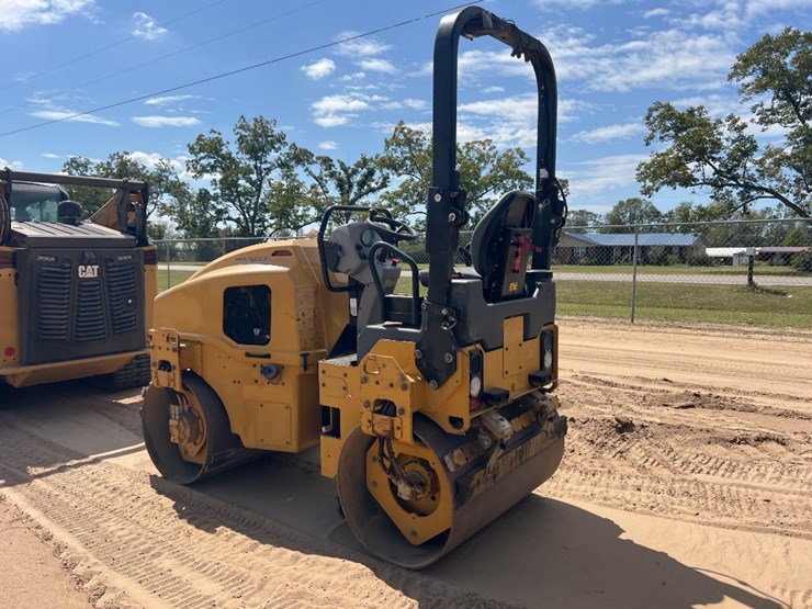 2021-caterpillar-cb2.7-image-2