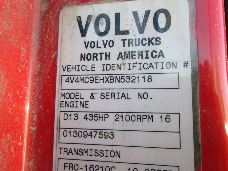 2011-volvo-10-image-47