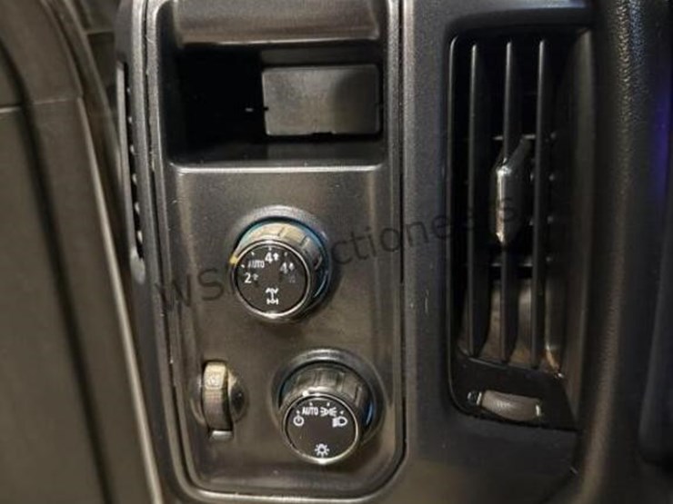 2015-chevrolet-silverado-1500-image-19