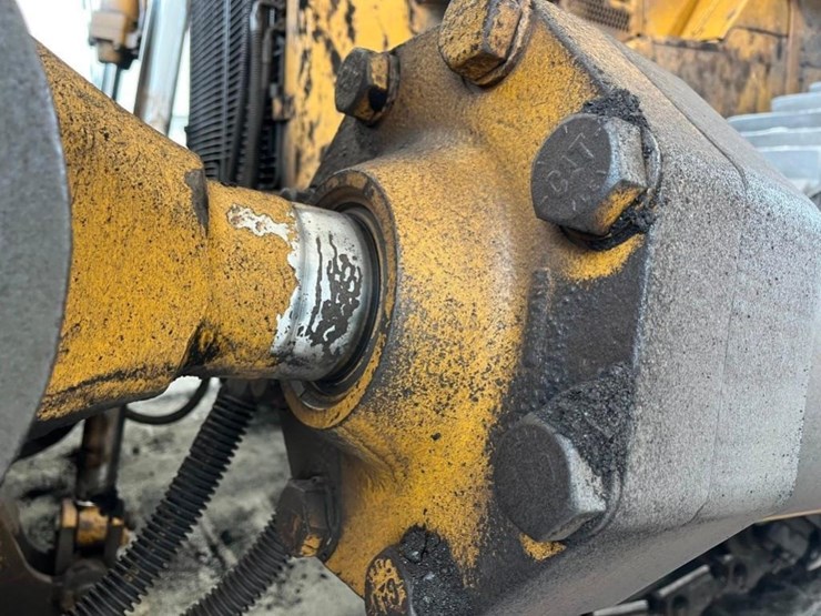 2017-caterpillar-d11t-image-56