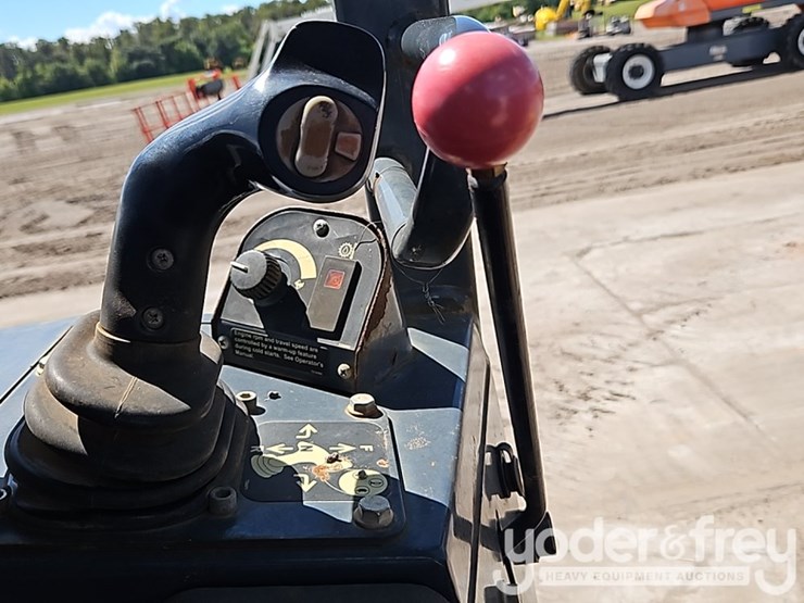 2016-deere-450j-image-29