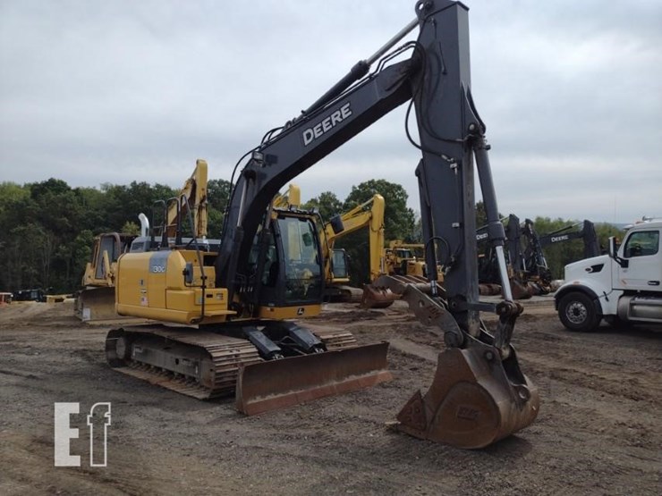 2017-deere-130g-image-56