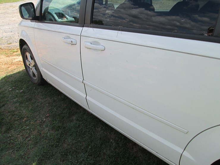 2011-dodge-caravan-image-9