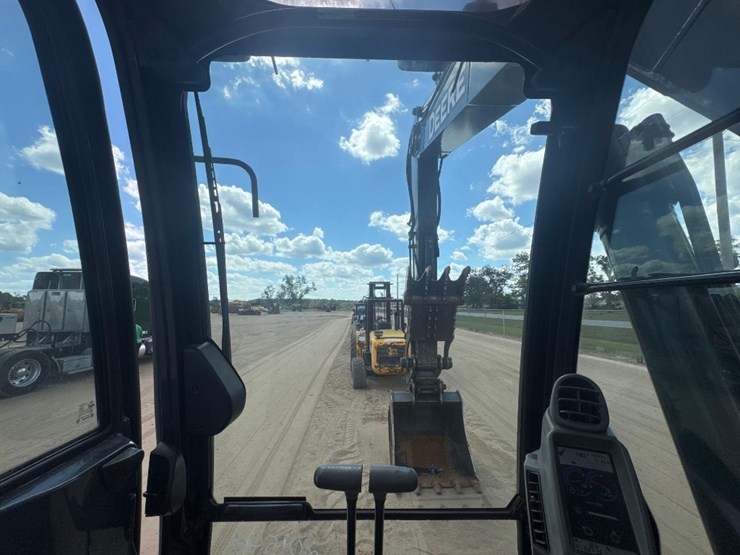 2012-deere-160g-lc-image-30