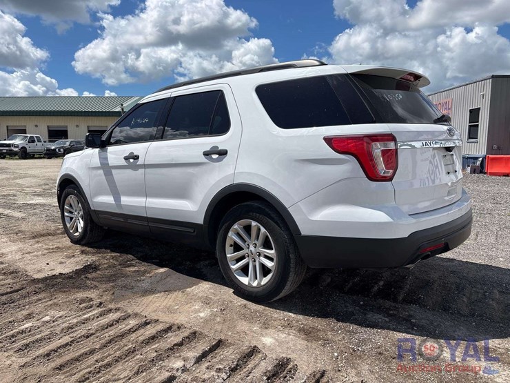2017-ford-explorer-image-4