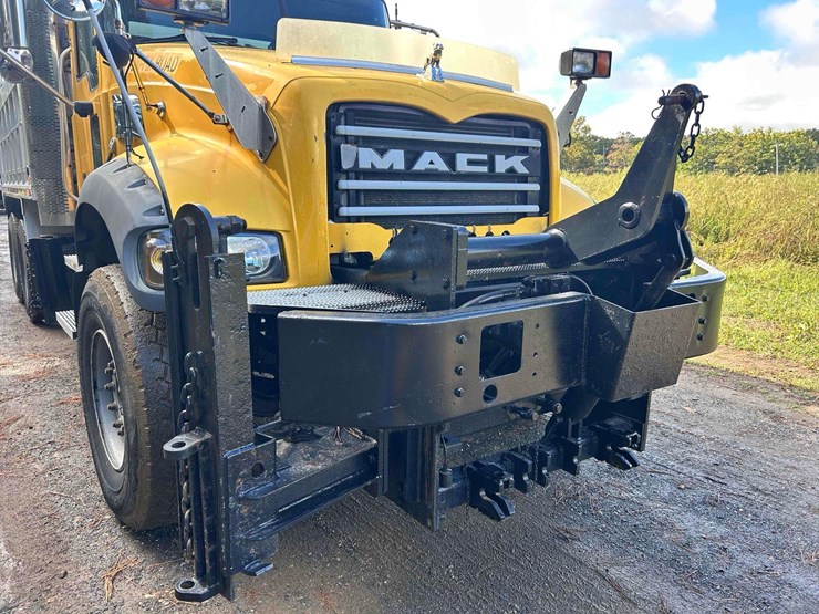 2009-mack-granite-tandem-axle-dump-truck-image-15