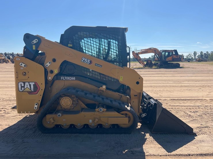 2024-caterpillar-255-skid-steer-image-4