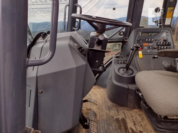 2015-deere-310k-image-16