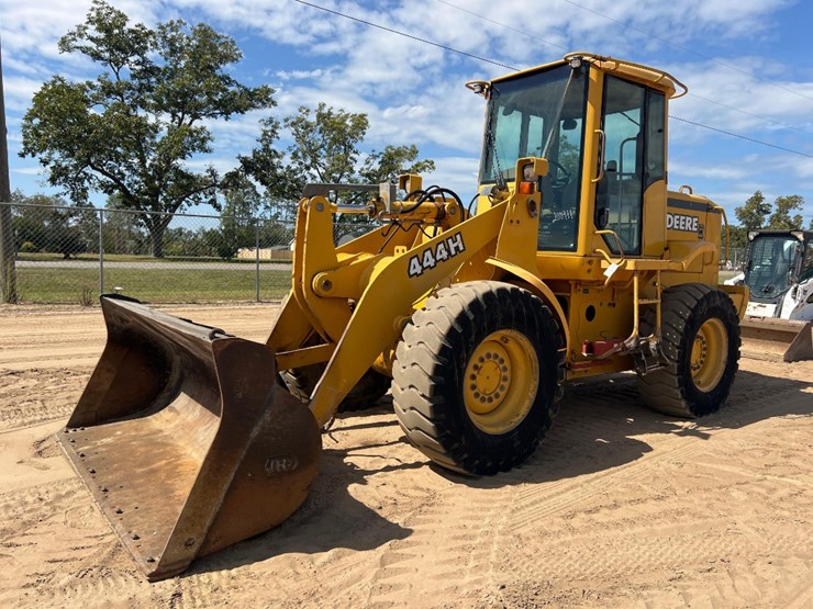 2000-deere-444-image-8