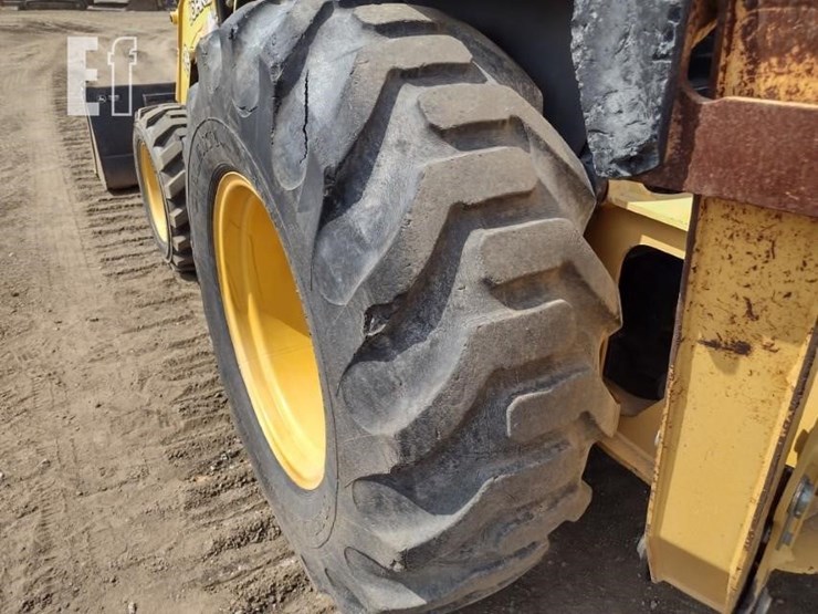 2005-deere-110-image-23