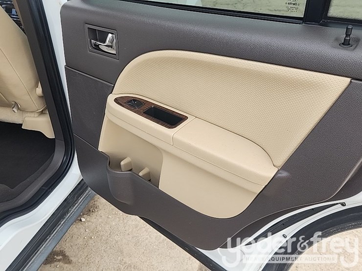 2008-ford-taurus-x-image-22