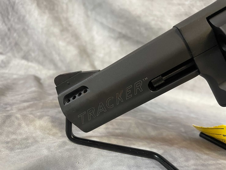 #4784-•-taurus-44-tracker-44-rem-mag-revolver,-sn:-ael817409-image-15