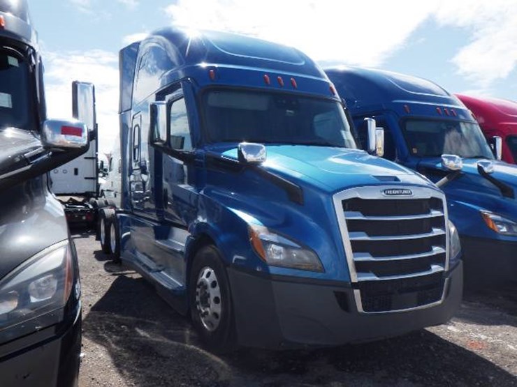 freightliner-cascadia-126-image-2